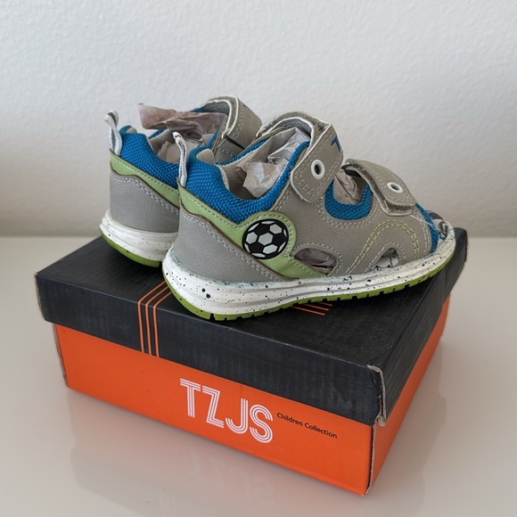 Boys Double Adjustable Strap Sandals with Soccer design - Picture 8 of 13